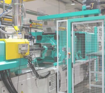Pet injection moulding machine